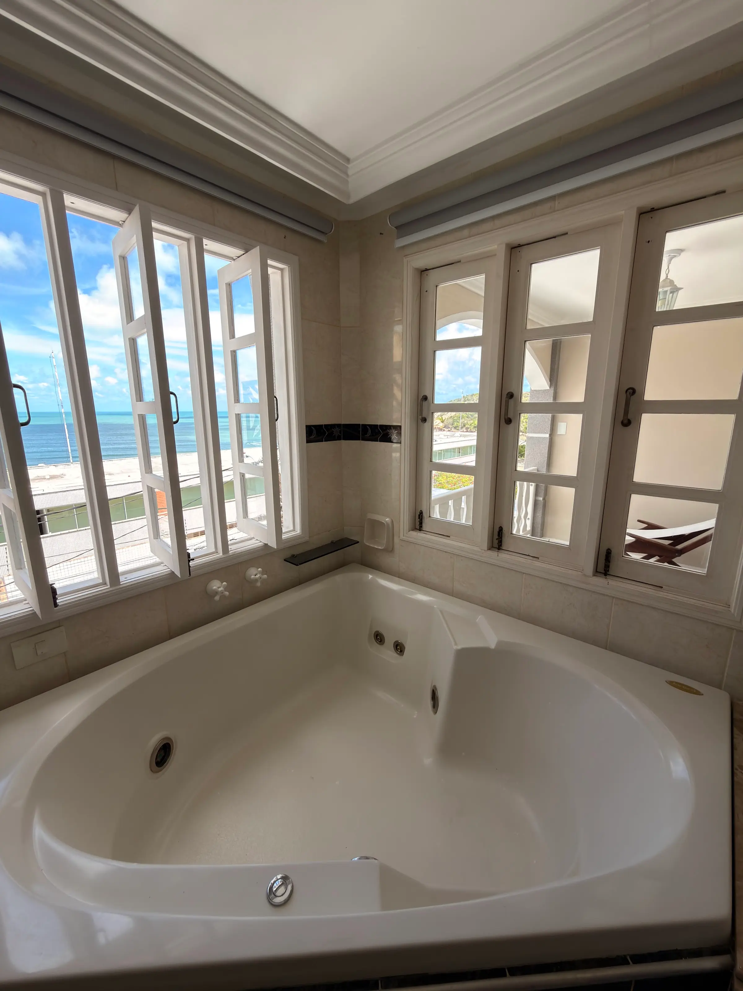 Hidromassagem com vista do mar