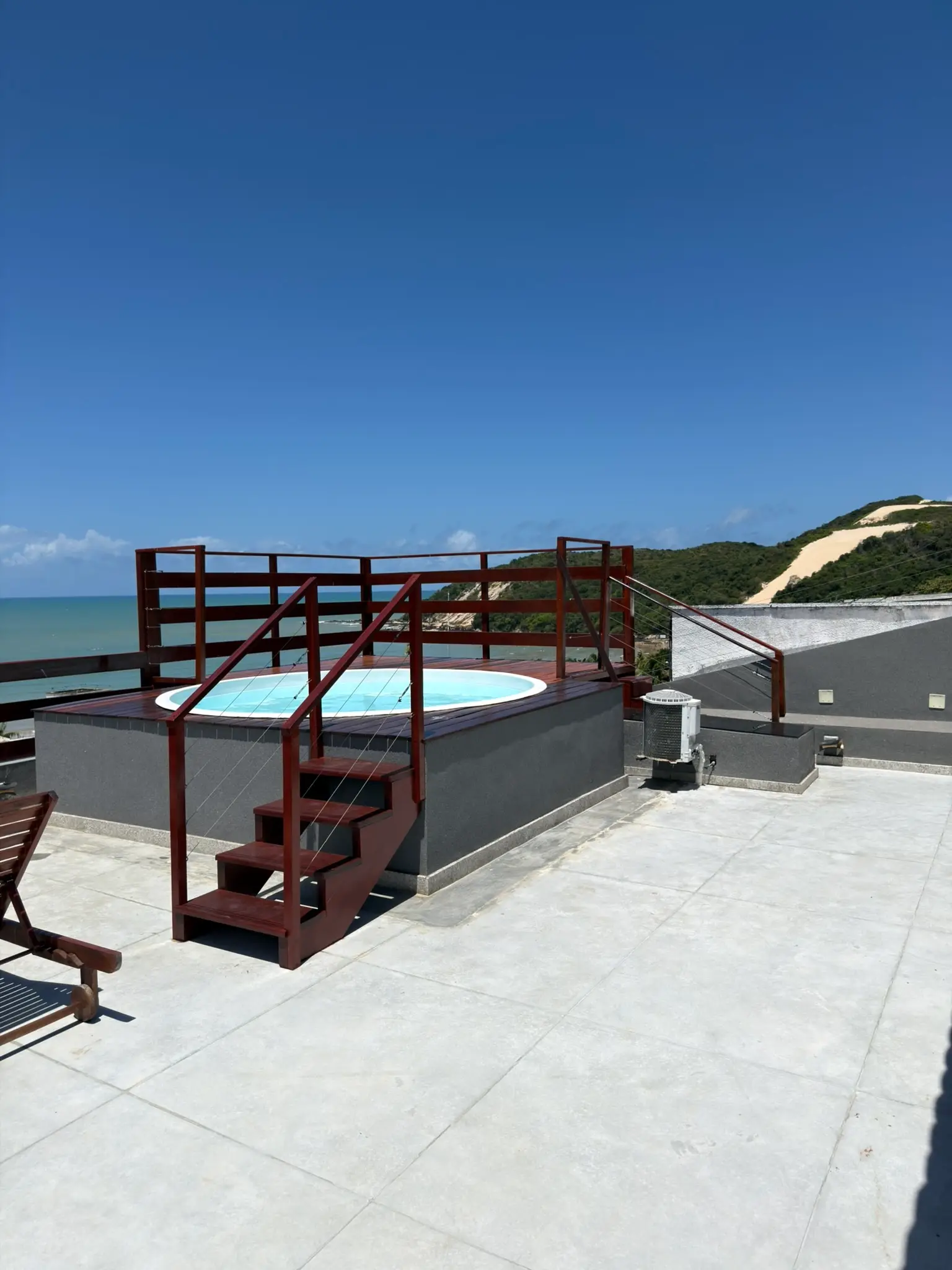 Plunge pool with sea view